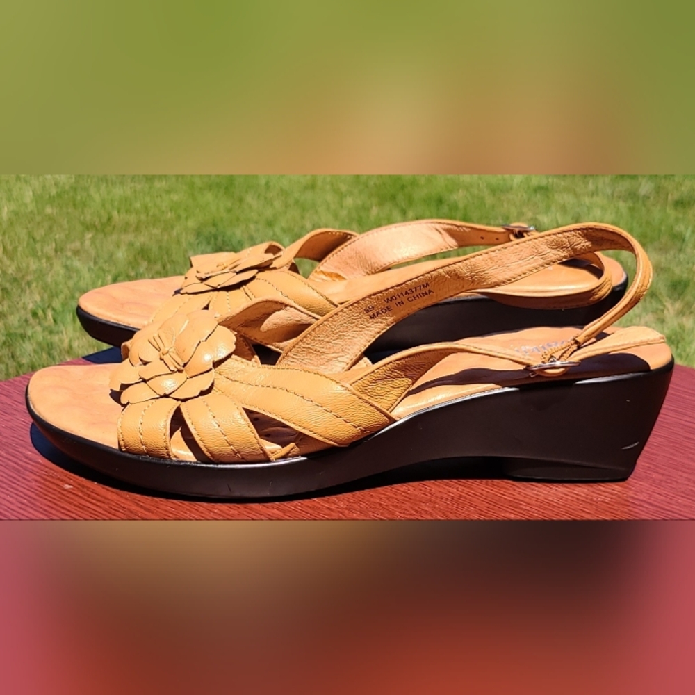 Lt Brown Walking Cradle Sandals sz 8